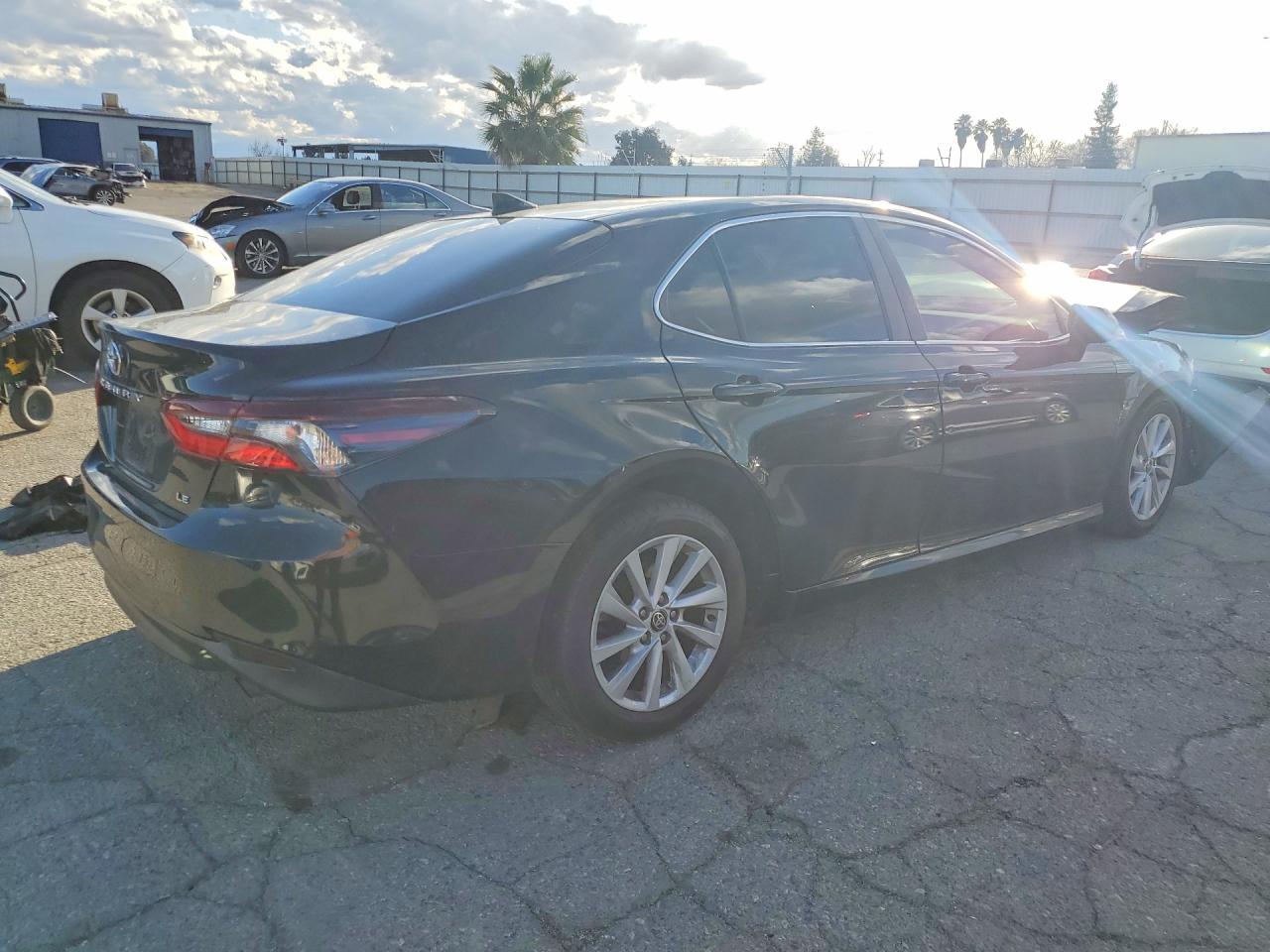 2021 TOYOTA CAMRY LE photo 3