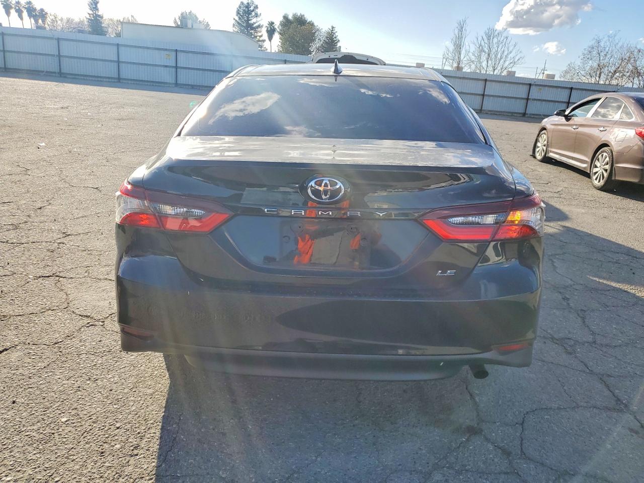 2021 TOYOTA CAMRY LE photo 6