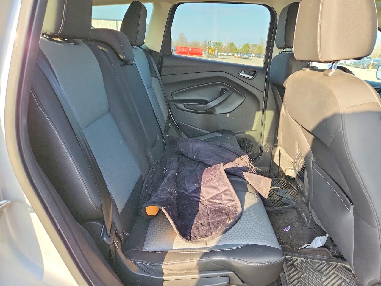 2017 FORD ESCAPE SE photo 31