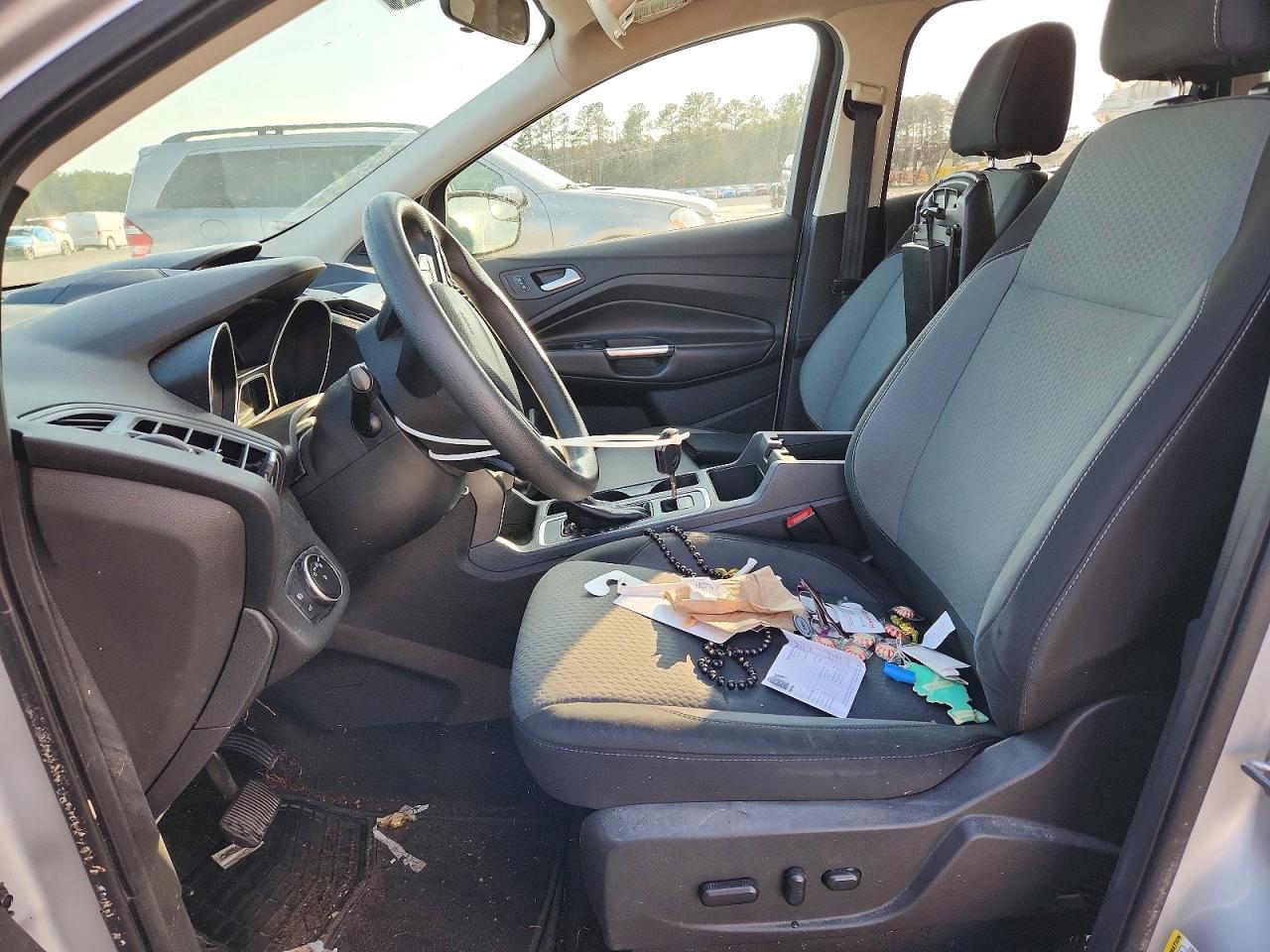 2017 FORD ESCAPE SE photo 19