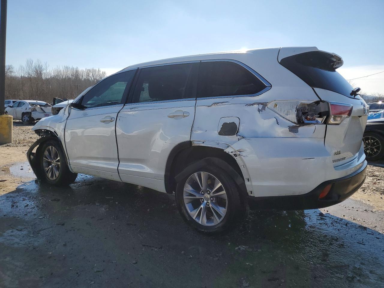 2014 TOYOTA HIGHLANDER LE PLUS photo 3