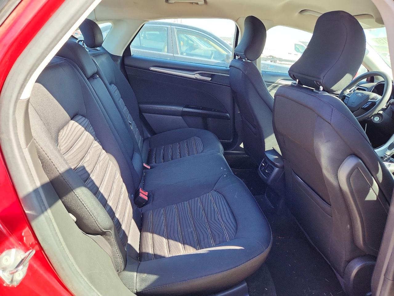 2016 FORD FUSION SE photo 19