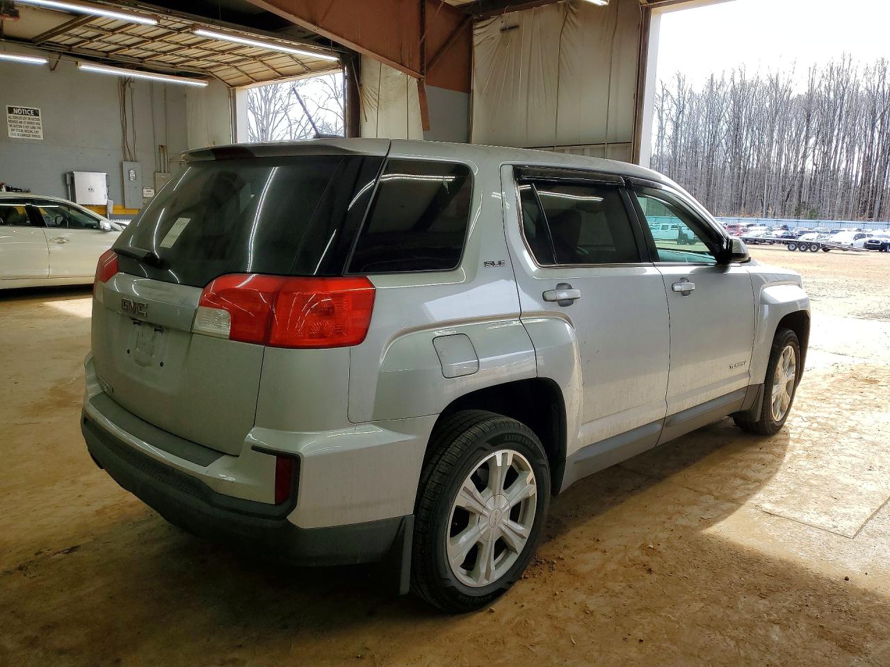 2017 GMC TERRAIN SLE photo 3