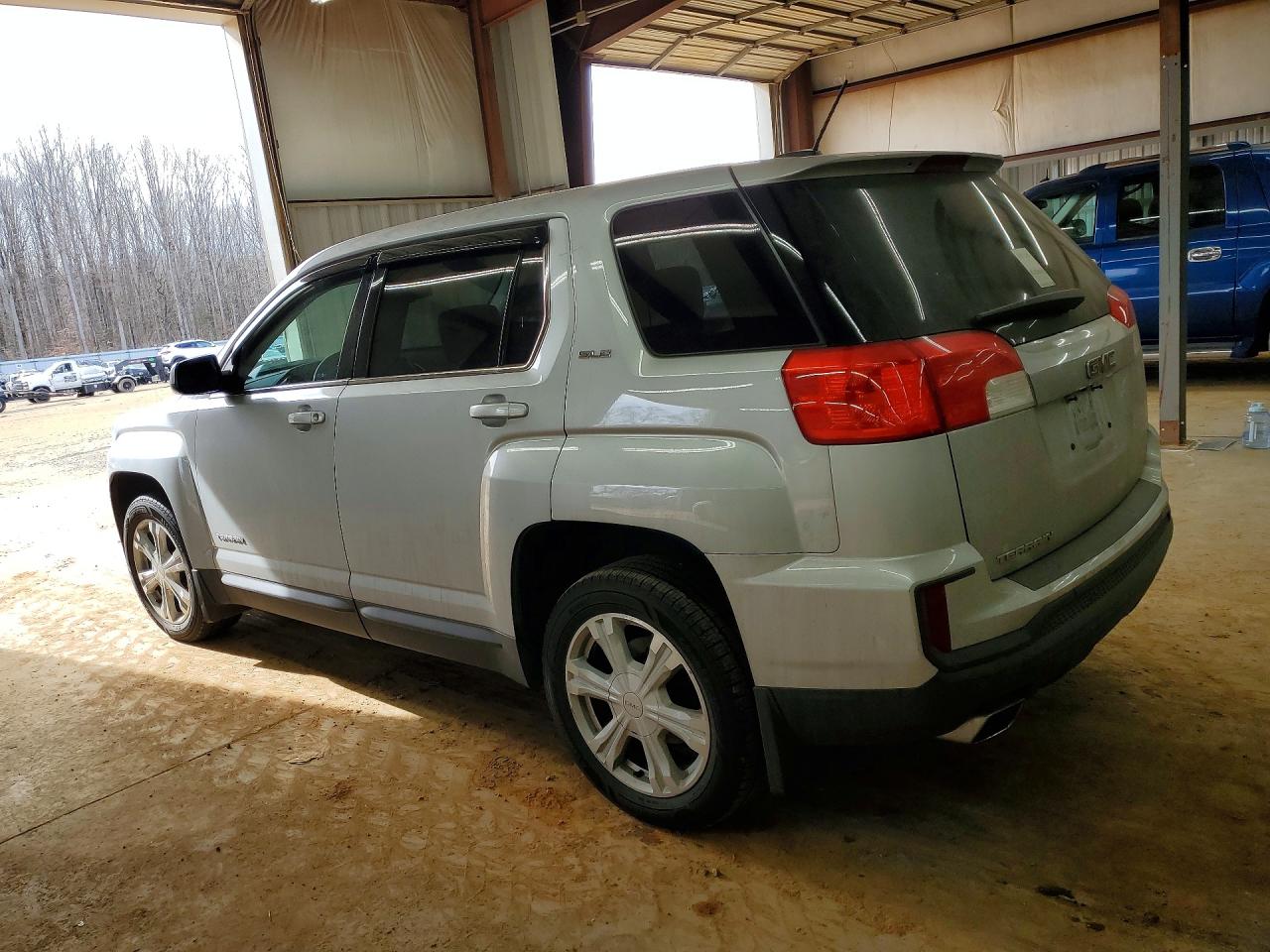 2017 GMC TERRAIN SLE photo 2