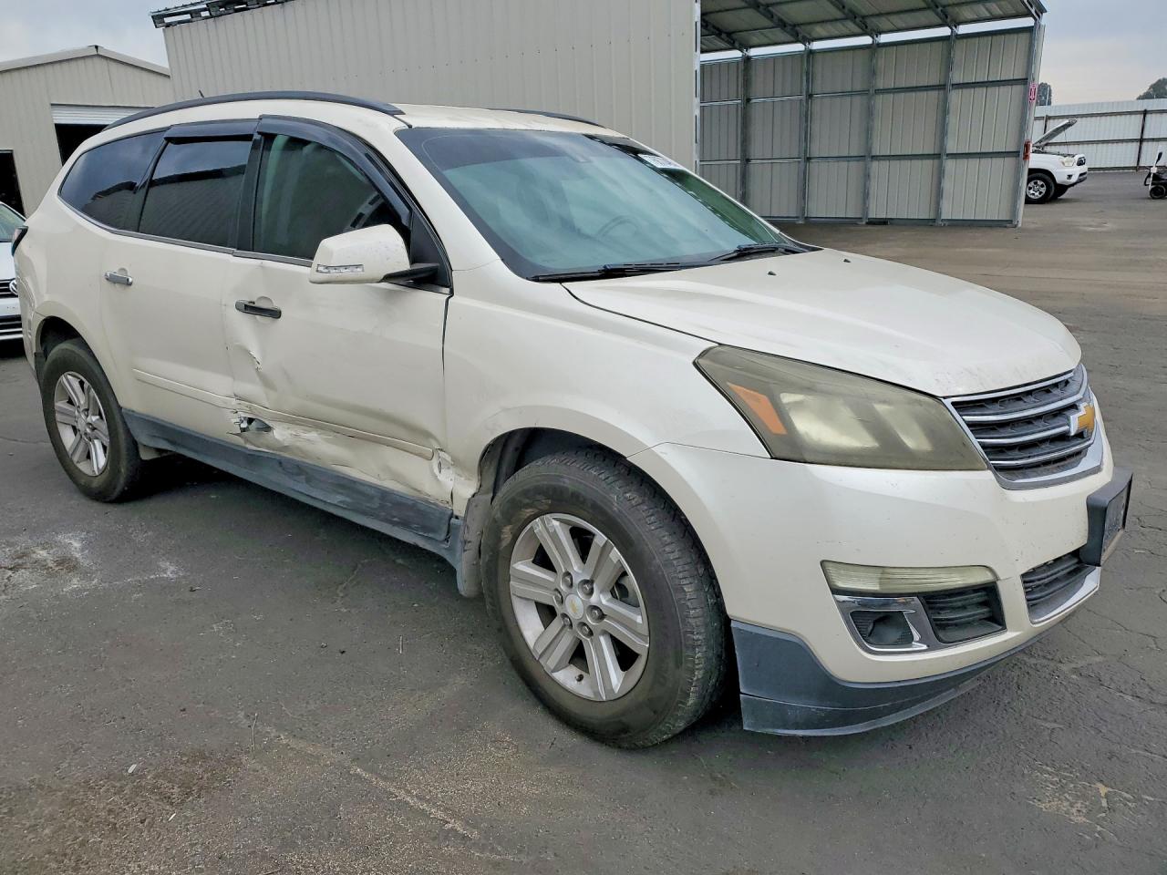 2014 CHEVROLET TRAVERSE LT photo 4