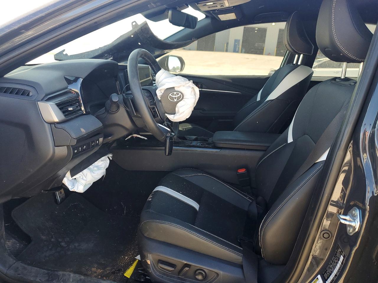 2025 TOYOTA CAMRY SE photo 13