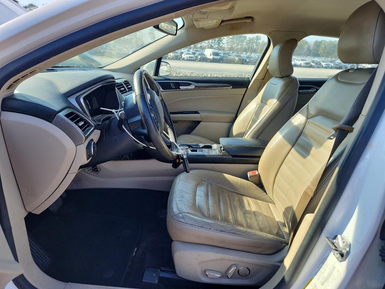 2017 FORD FUSION SE photo 19