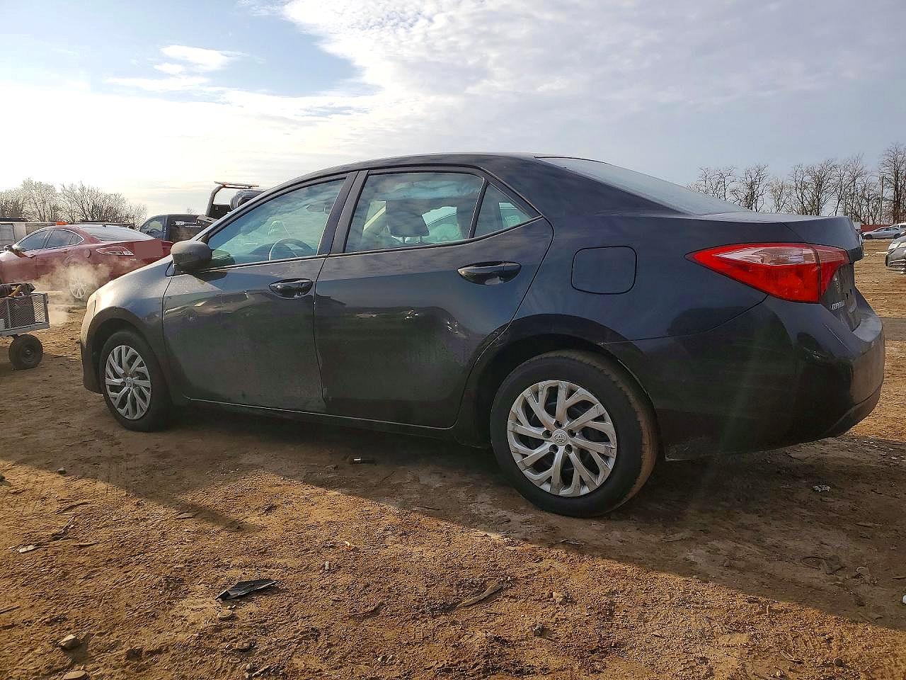 2017 TOYOTA COROLLA L photo 2