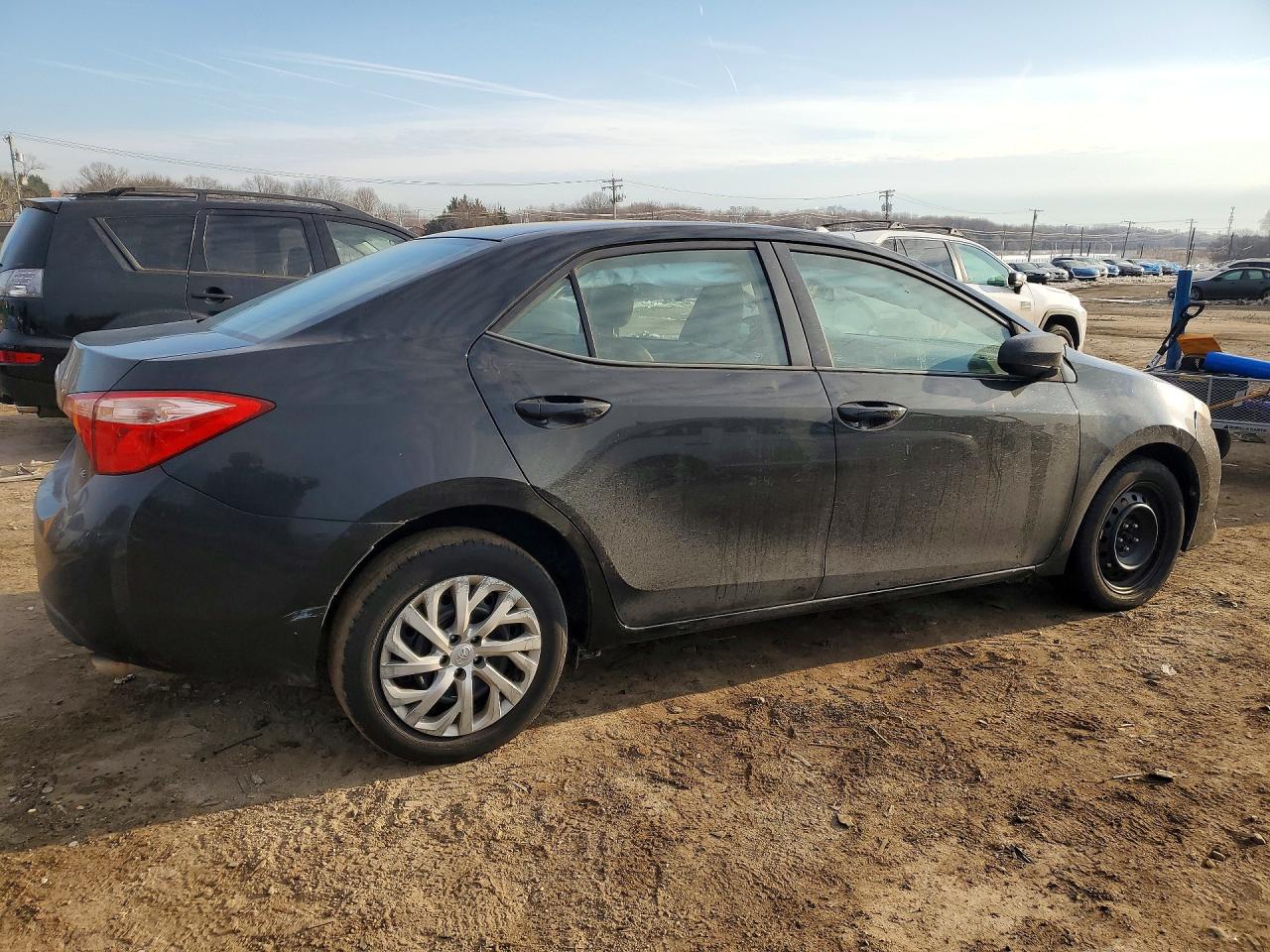 2017 TOYOTA COROLLA L photo 3
