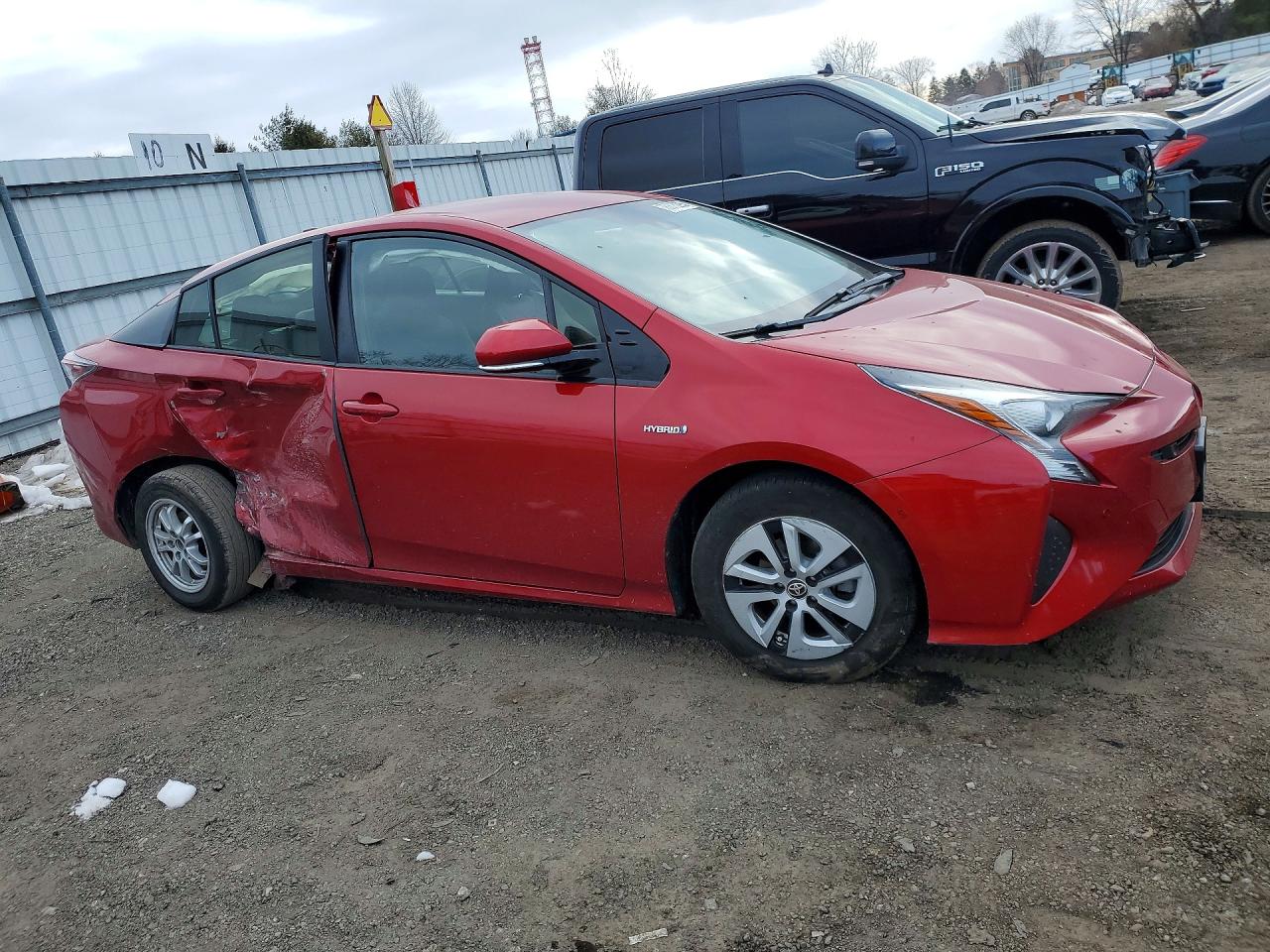 2017 TOYOTA PRIUS photo 4