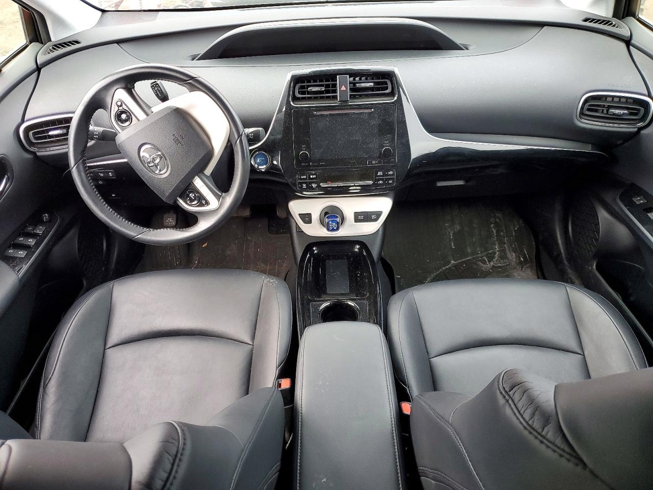 2017 TOYOTA PRIUS photo 8