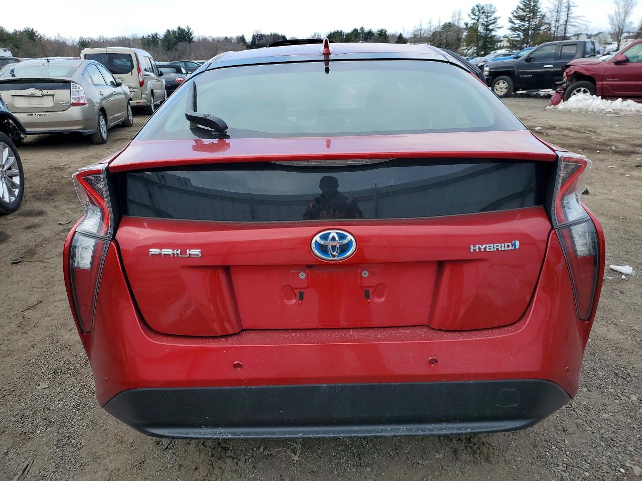 2017 TOYOTA PRIUS photo 6