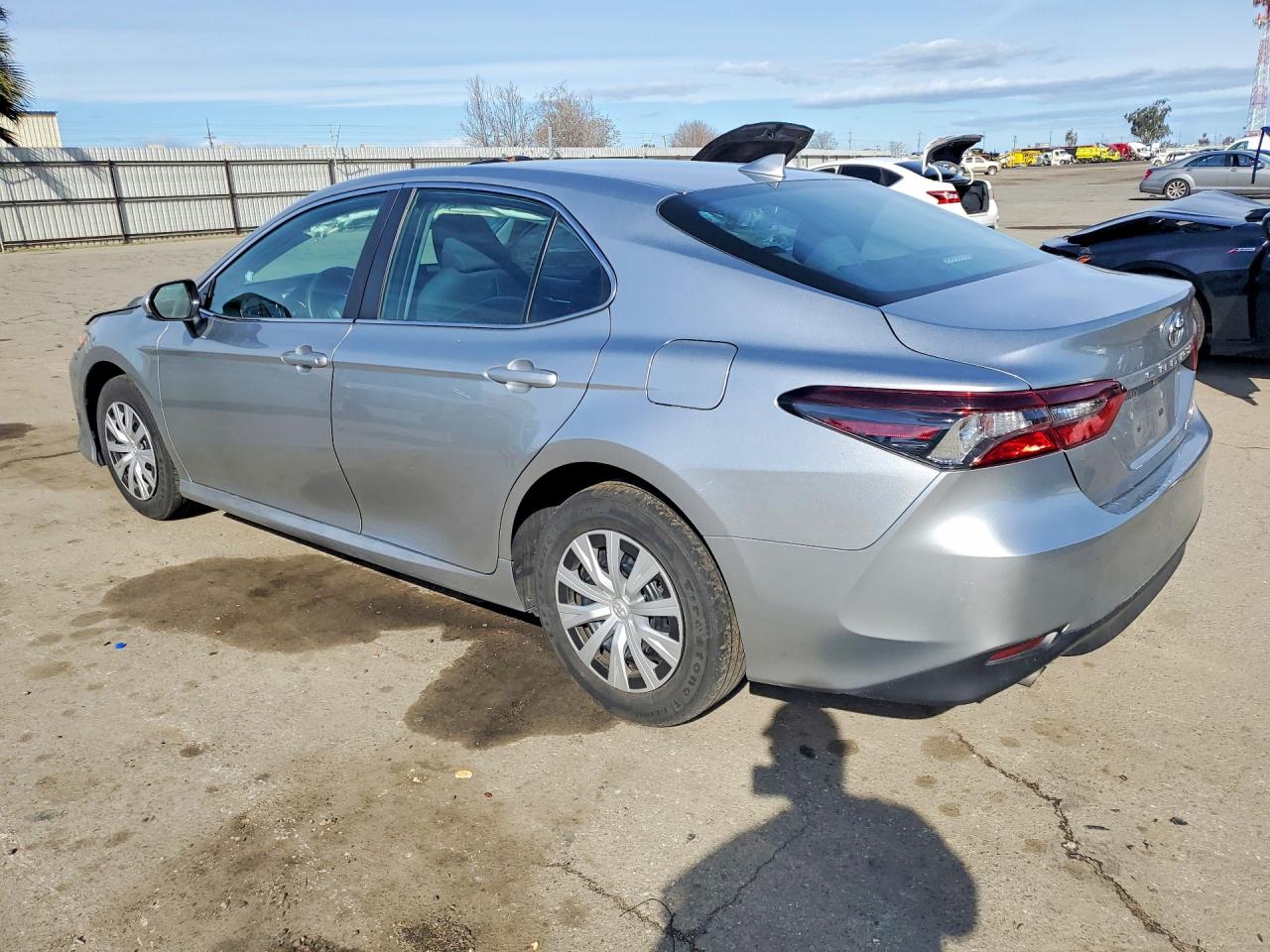 2024 TOYOTA CAMRY LE photo 3