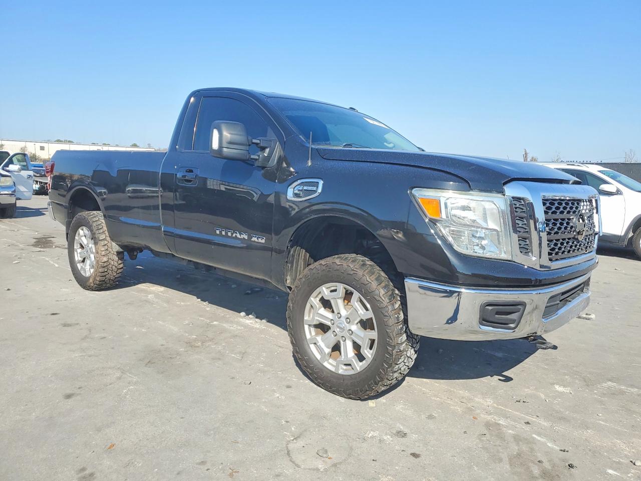 2017 NISSAN TITAN XD SV photo 10