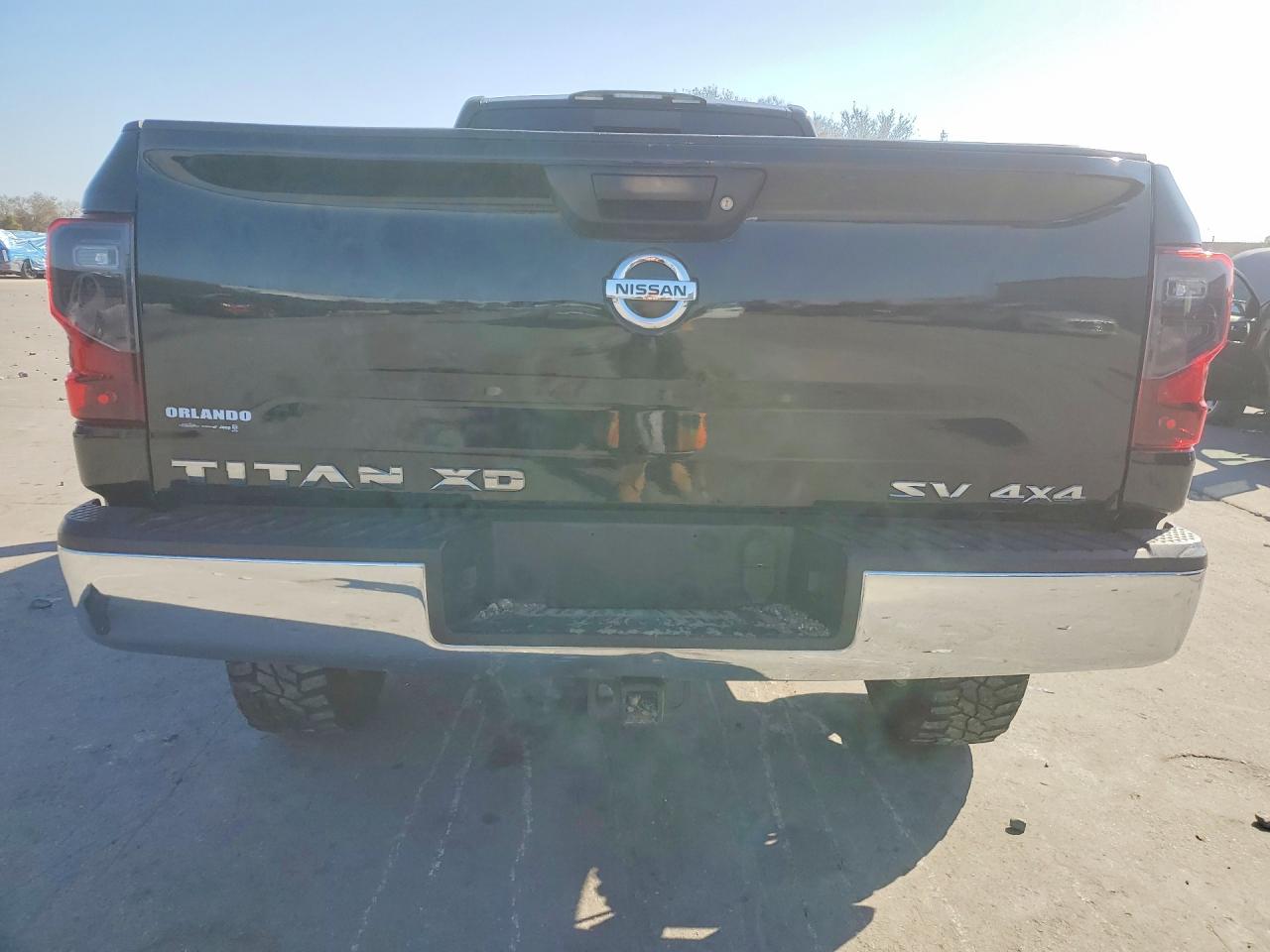 2017 NISSAN TITAN XD SV photo 16