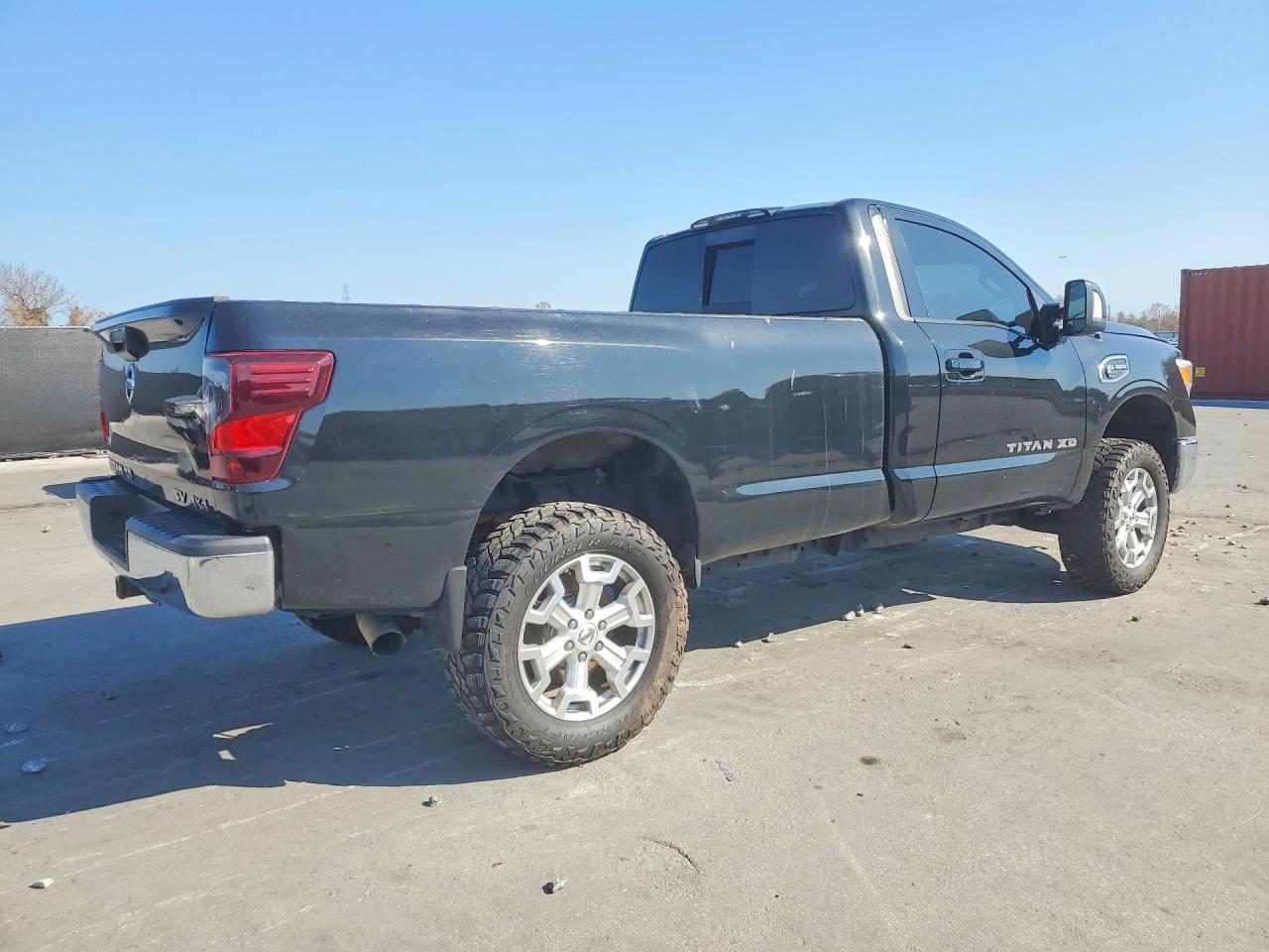 2017 NISSAN TITAN XD SV photo 7
