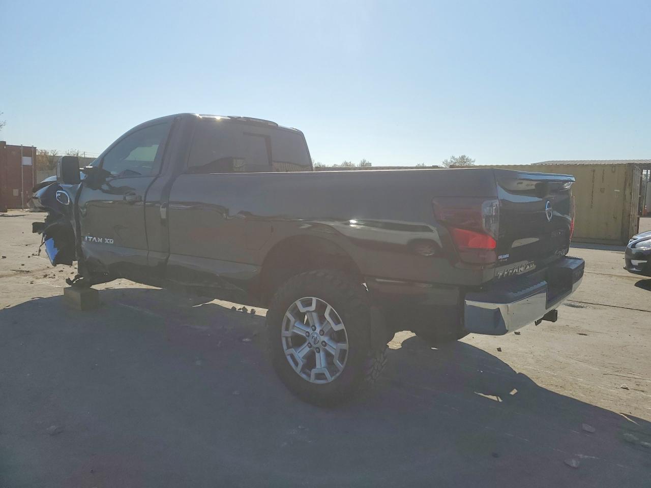 2017 NISSAN TITAN XD SV photo 4