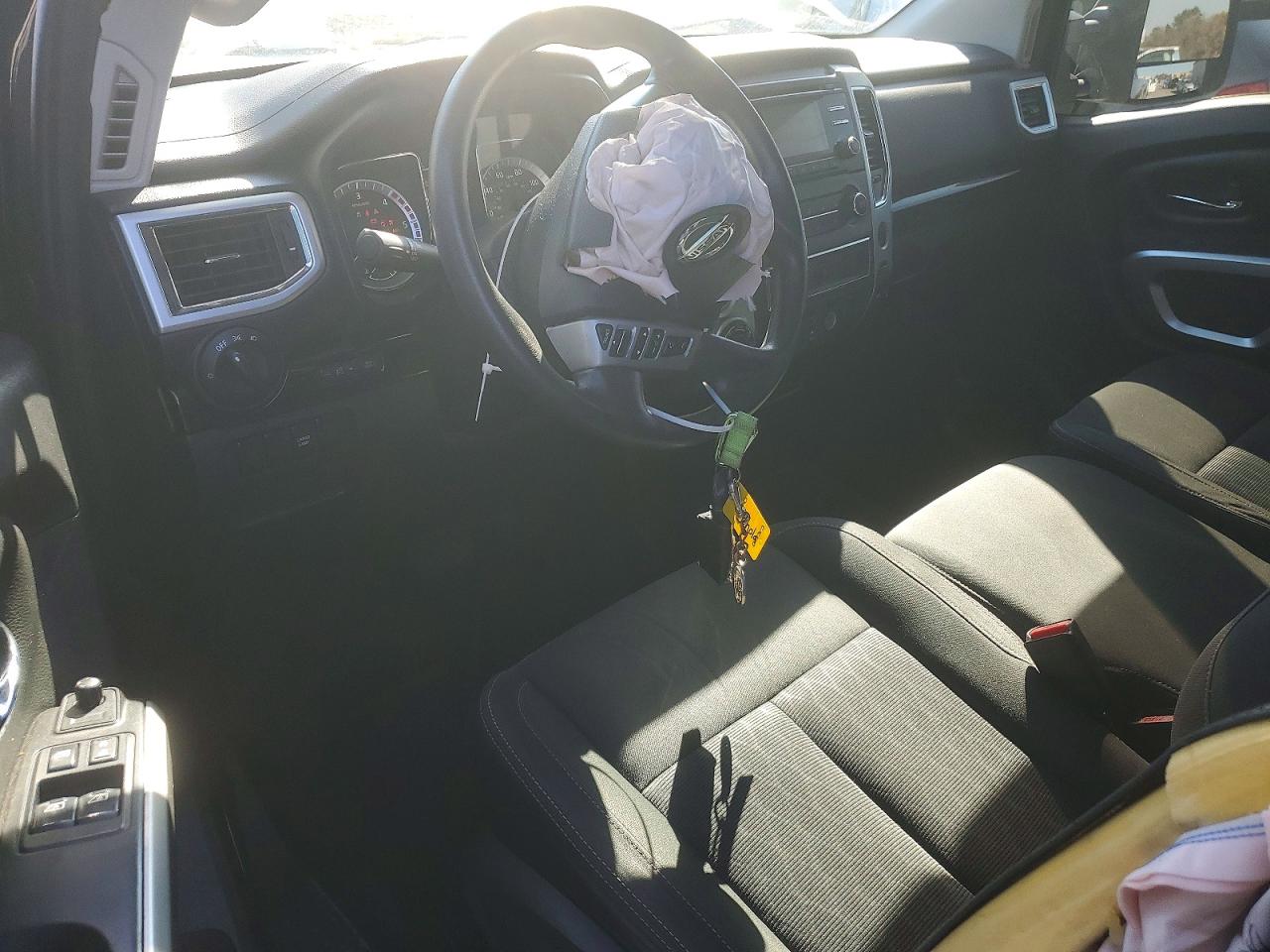 2017 NISSAN TITAN XD SV photo 22