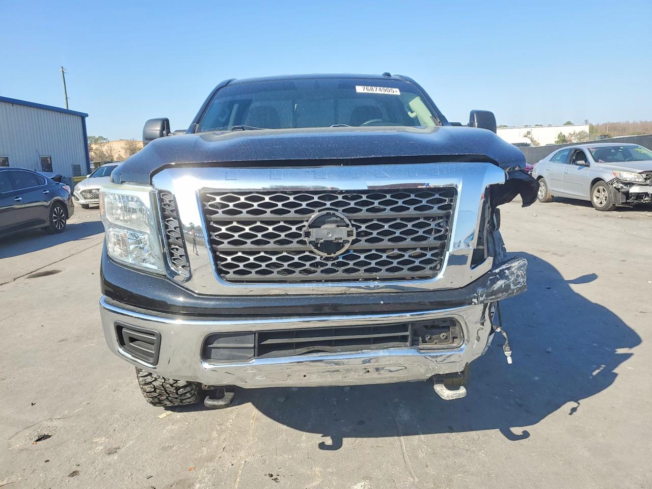2017 NISSAN TITAN XD SV photo 13