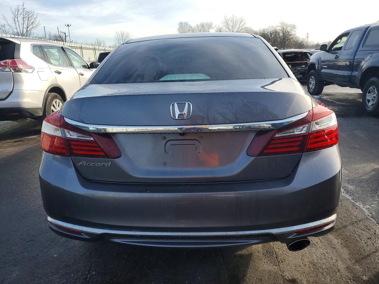 2017 HONDA ACCORD LX photo 11