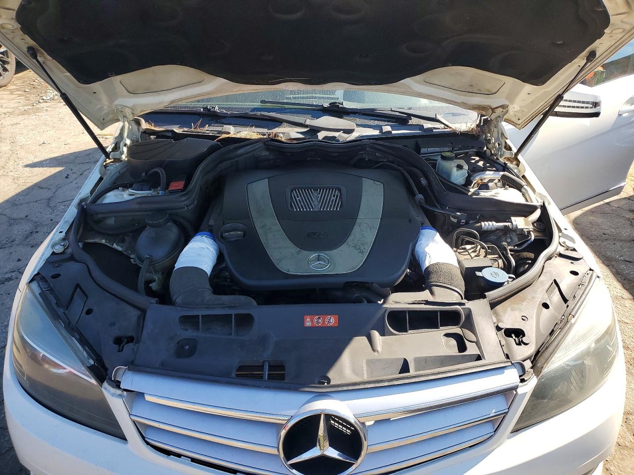 2011 MERCEDES-BENZ C 300 photo 11