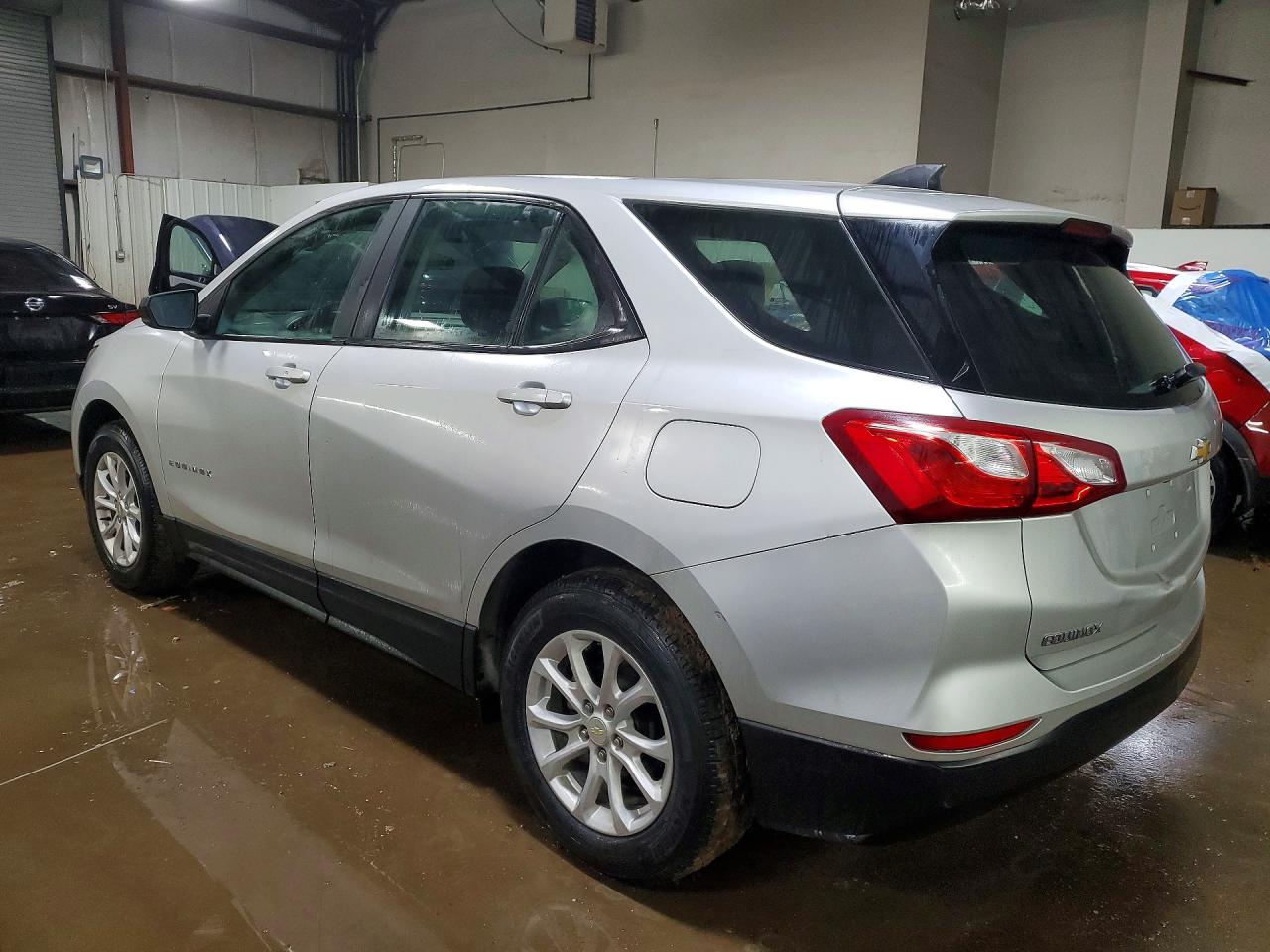 2020 CHEVROLET EQUINOX LS photo 2