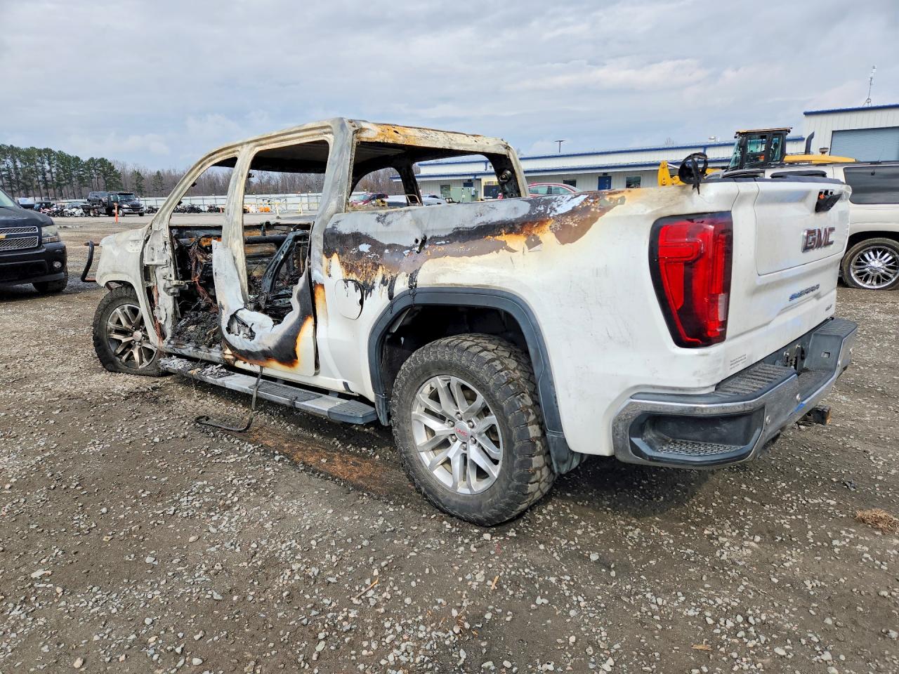 2019 GMC SIERRA K1500 SLT photo 2