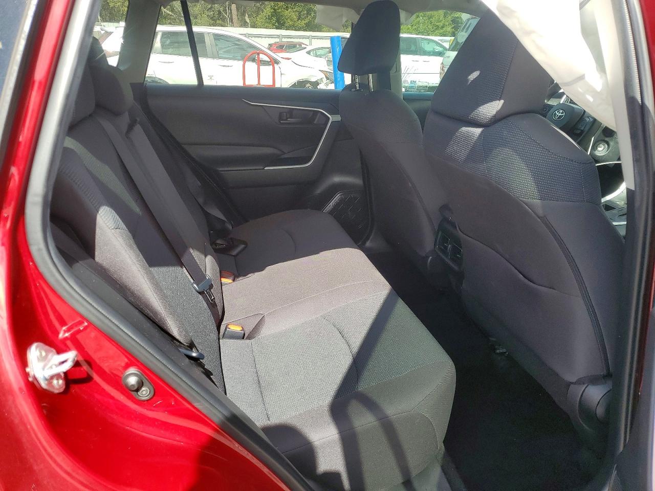 2022 TOYOTA RAV4 LE photo 21