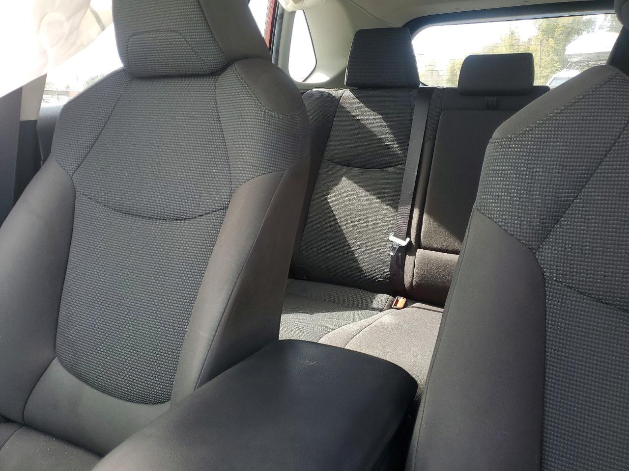 2022 TOYOTA RAV4 LE photo 19