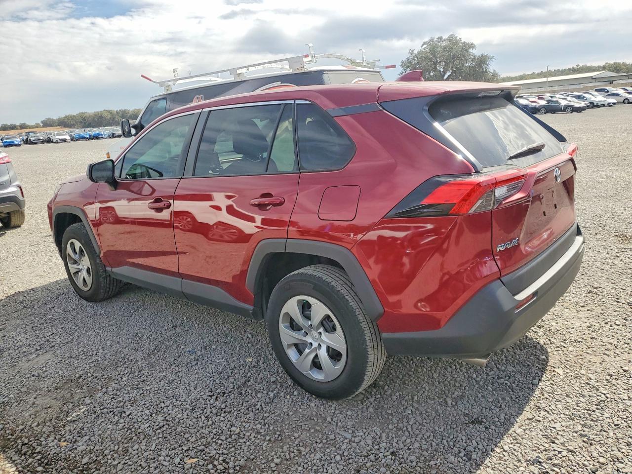 2022 TOYOTA RAV4 LE photo 3