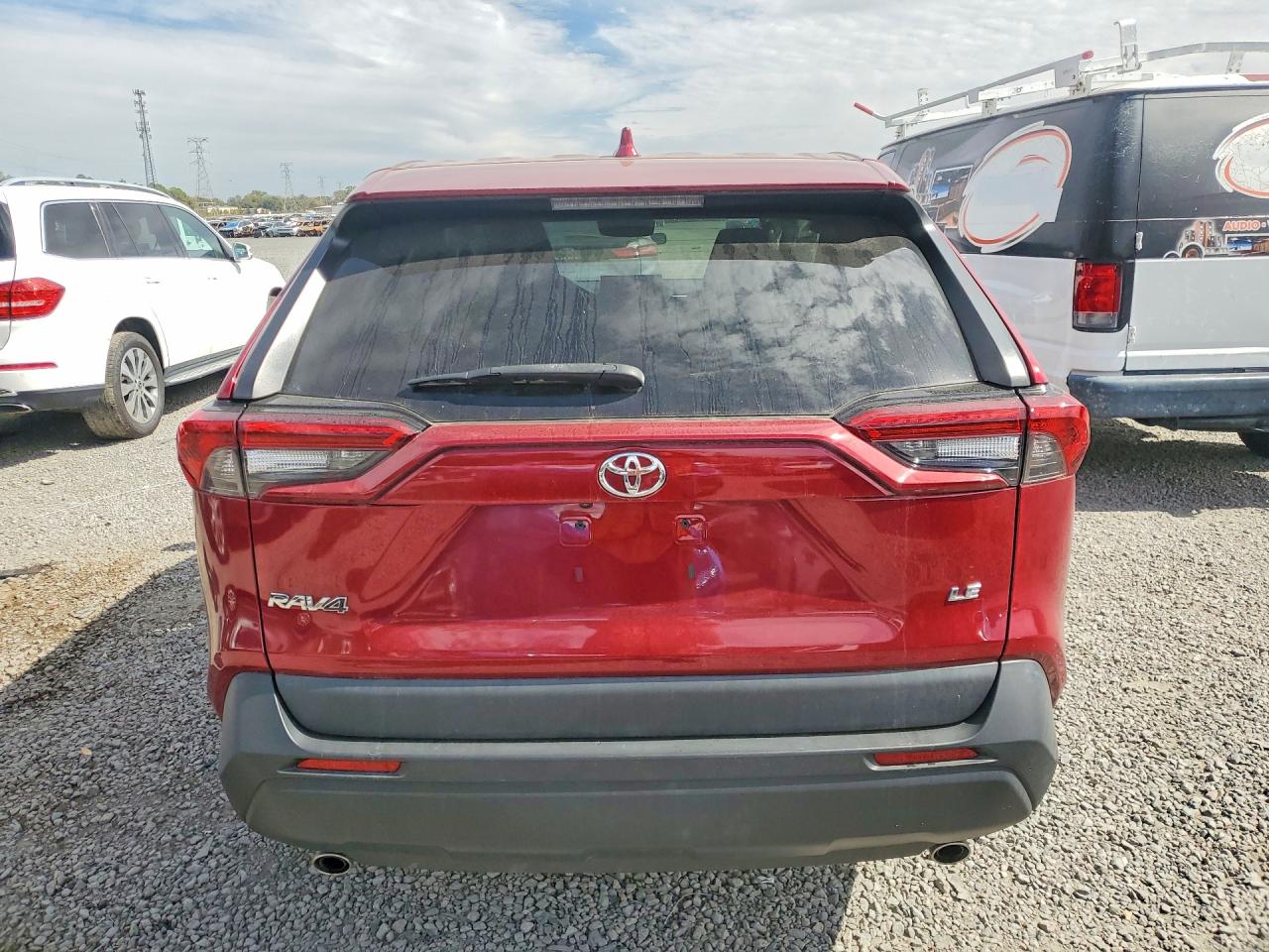 2022 TOYOTA RAV4 LE photo 11