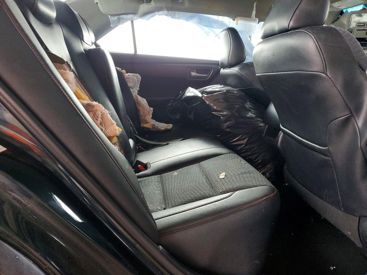 2015 TOYOTA CAMRY LE photo 10