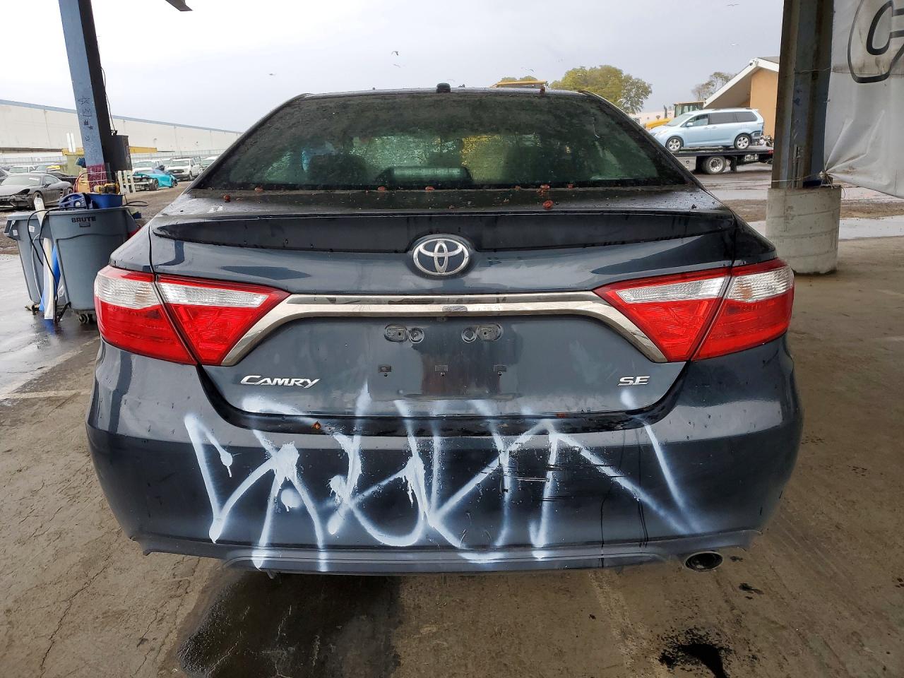 2015 TOYOTA CAMRY LE photo 6