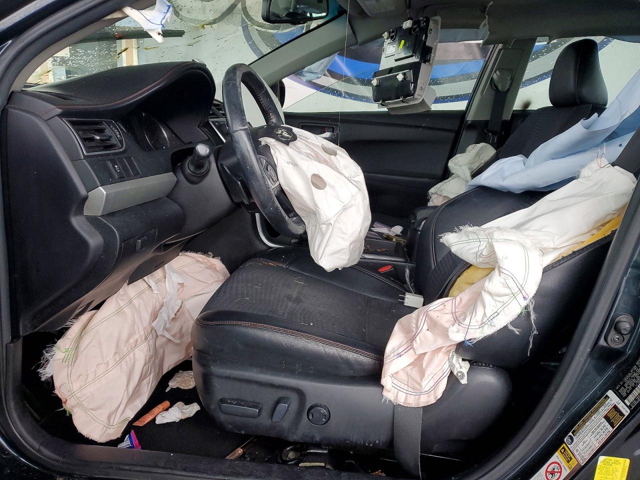 2015 TOYOTA CAMRY LE photo 7