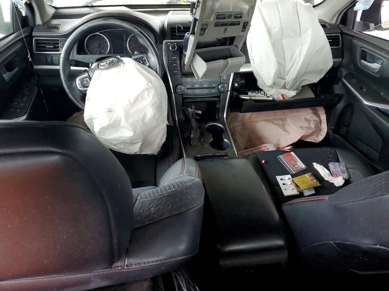 2015 TOYOTA CAMRY LE photo 8