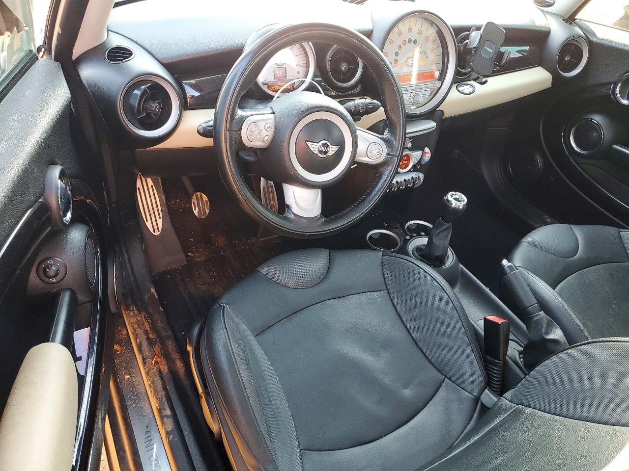 2010 MINI COOPER S photo 15