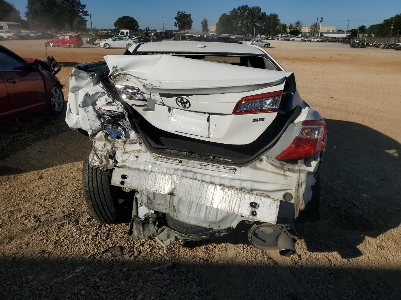 2014 TOYOTA CAMRY photo 16
