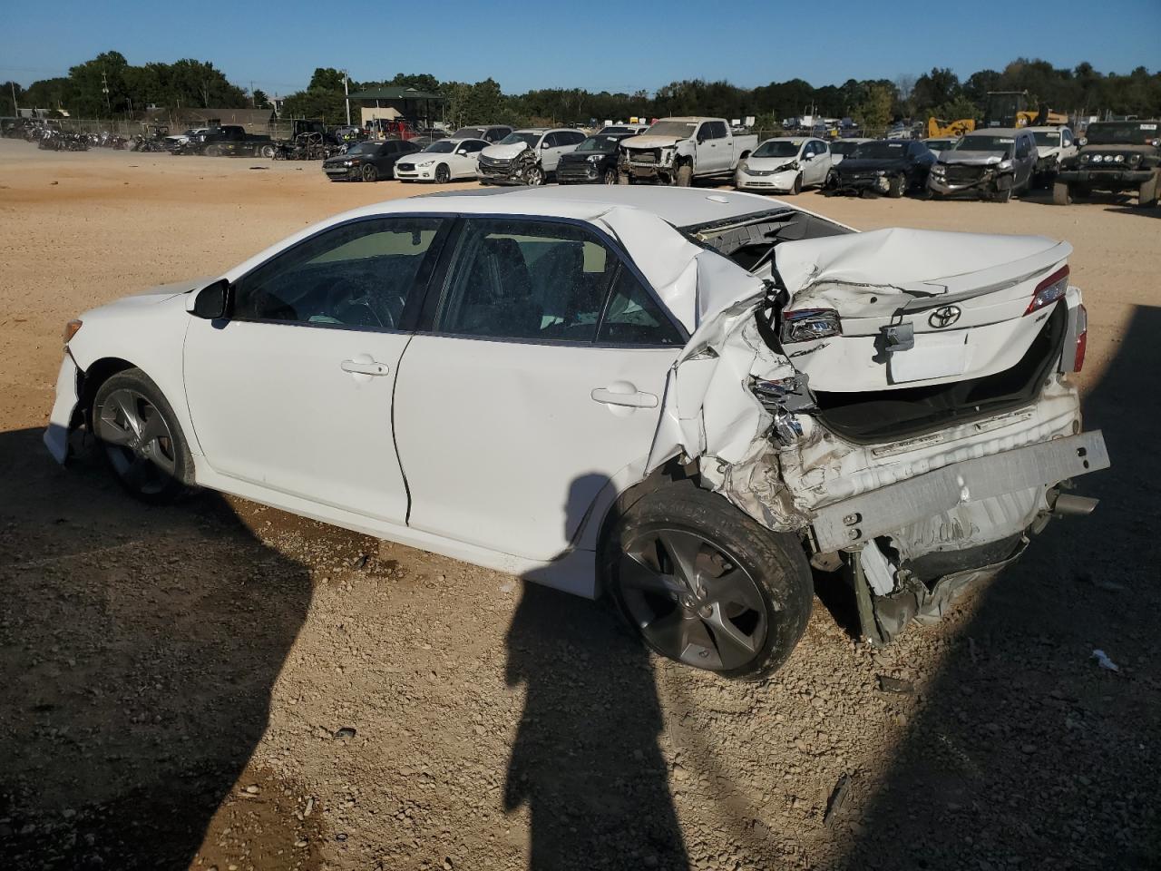 2014 TOYOTA CAMRY photo 4