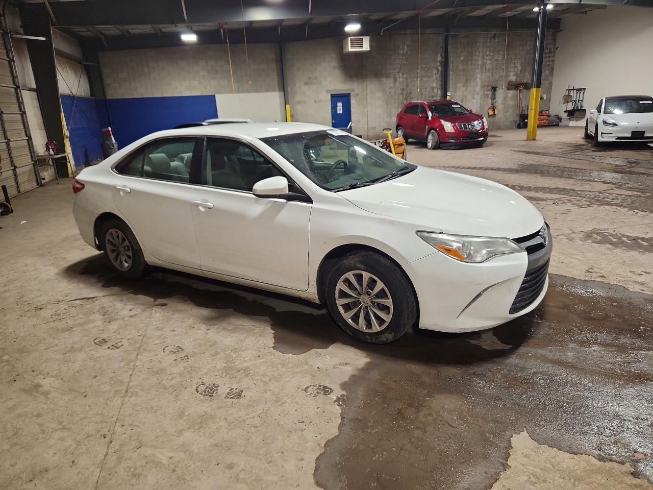 2015 TOYOTA CAMRY LE photo 4