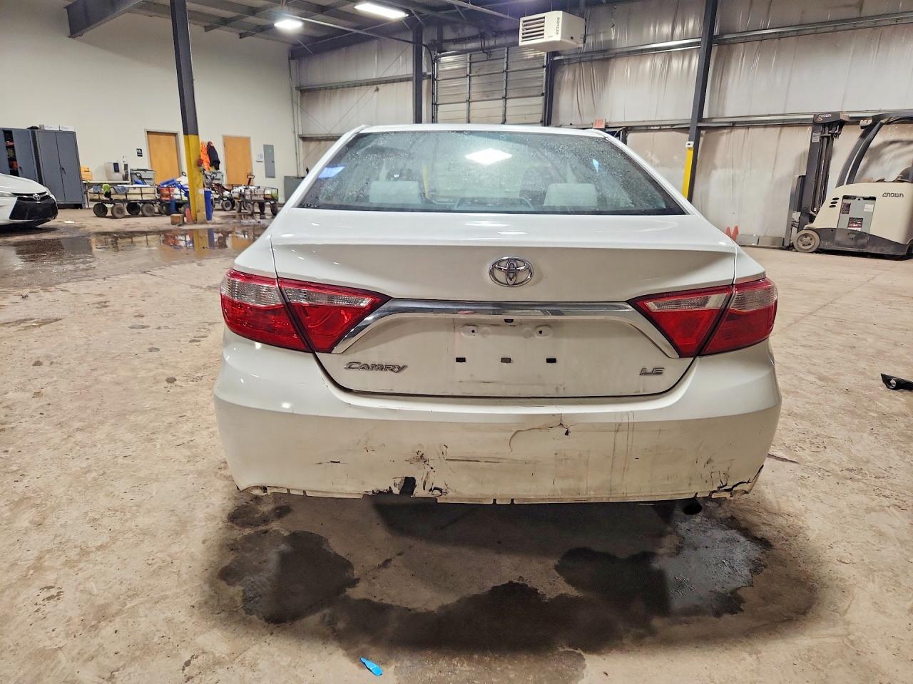 2015 TOYOTA CAMRY LE photo 6