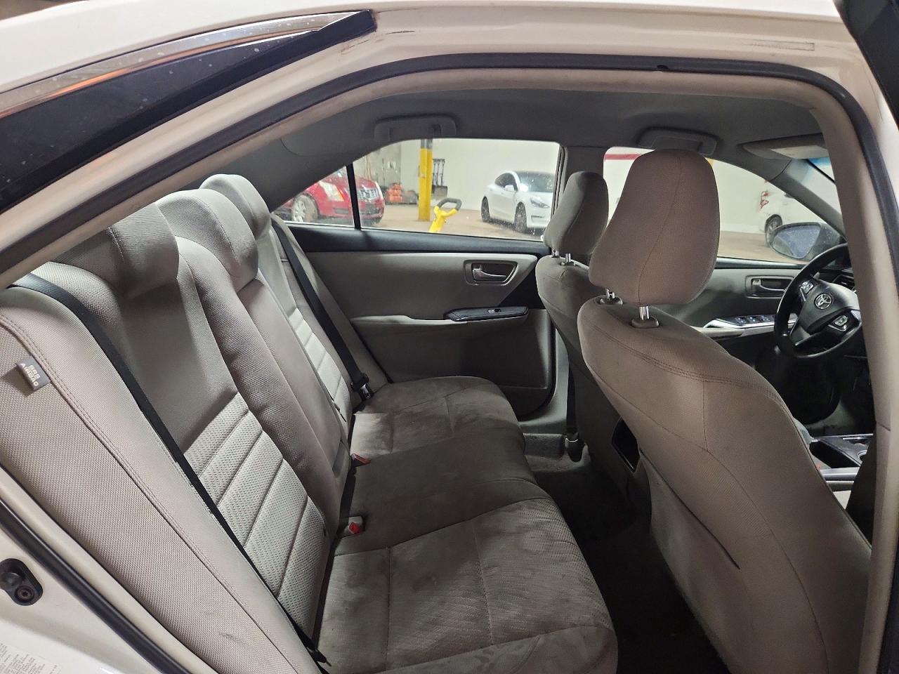 2015 TOYOTA CAMRY LE photo 10