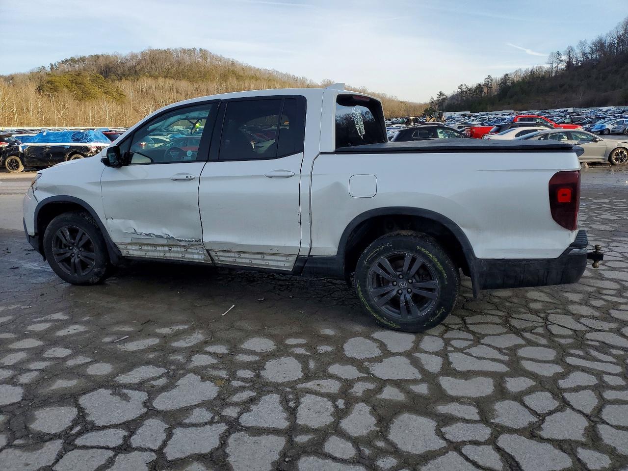 2019 HONDA RIDGELINE SPORT photo 2