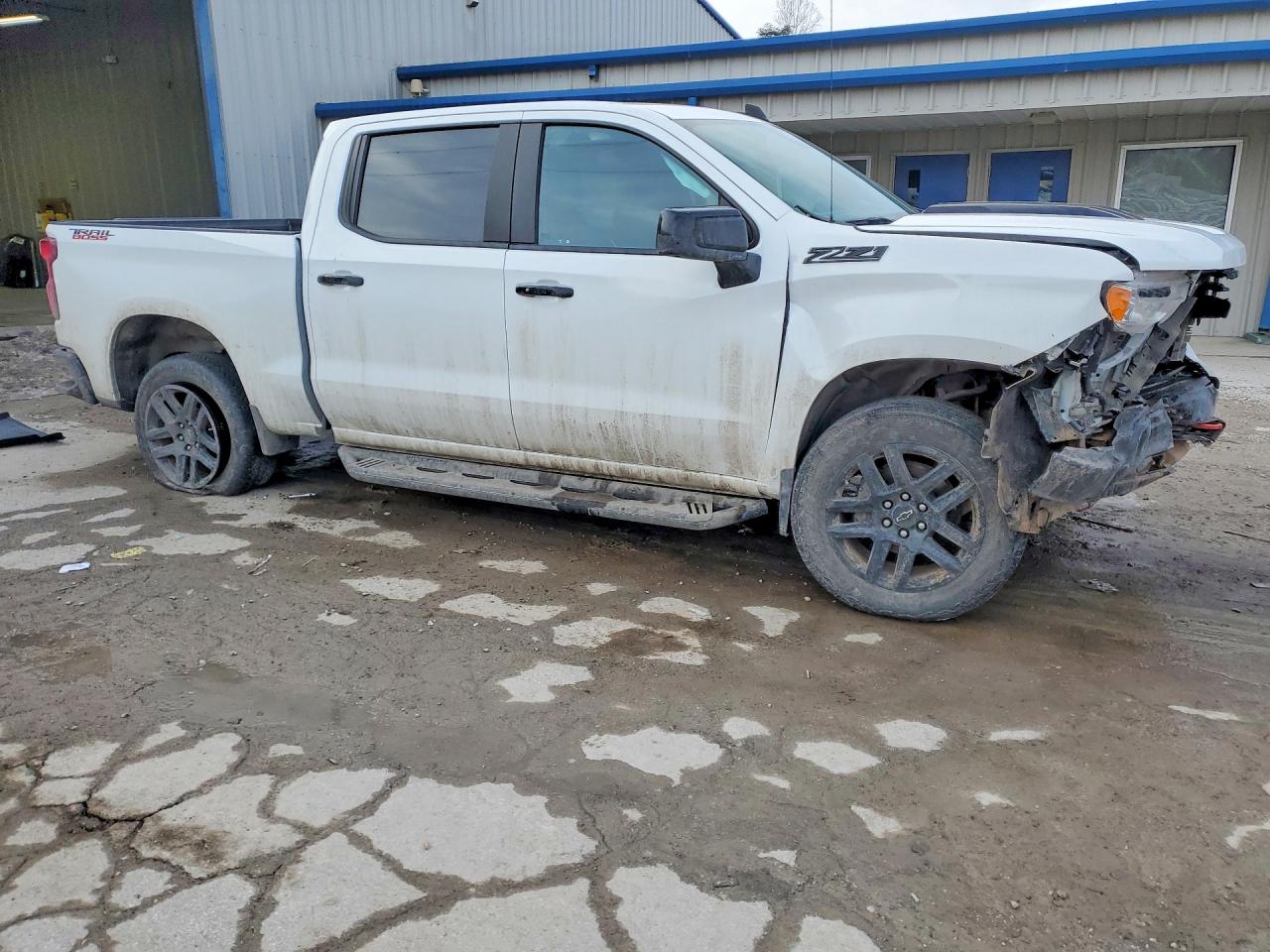 2024 CHEVROLET SILVERADO K1500 LT TRAIL BOSS photo 4