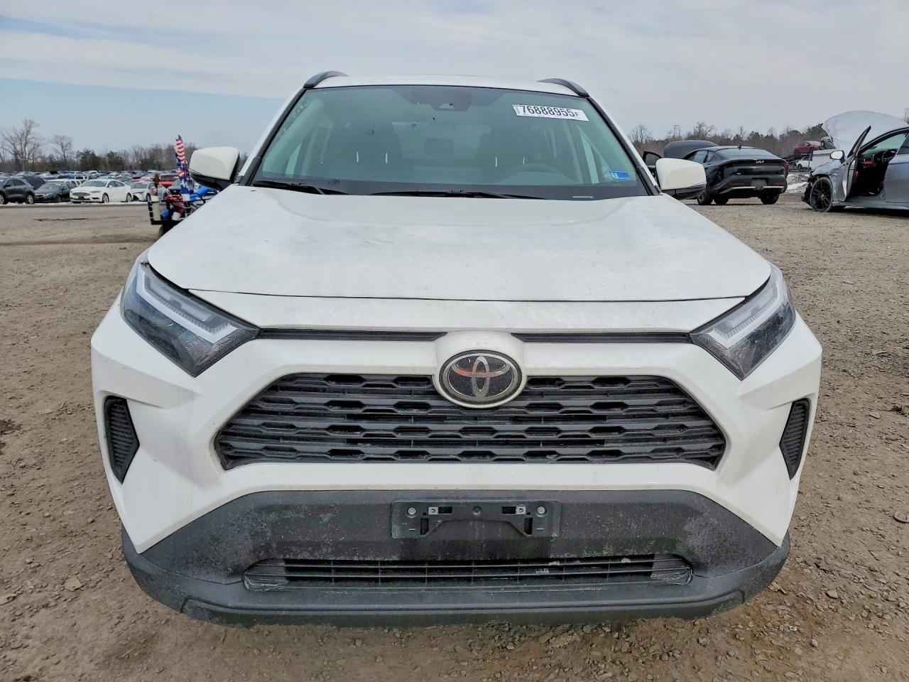 2025 TOYOTA RAV4 XLE photo 5