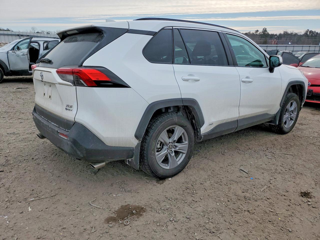 2025 TOYOTA RAV4 XLE photo 3