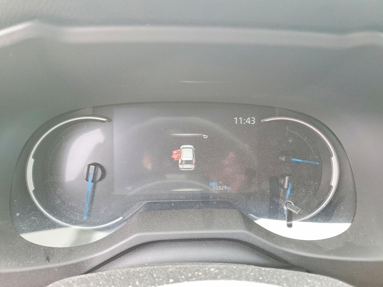 2025 TOYOTA RAV4 XLE photo 9