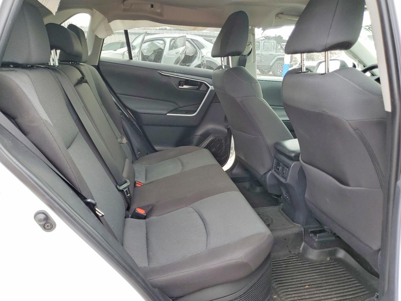 2025 TOYOTA RAV4 XLE photo 11