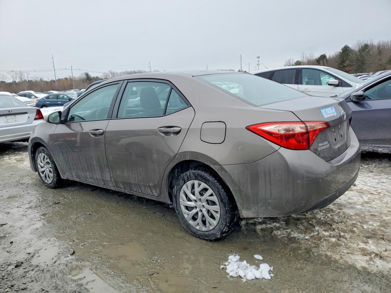 2017 TOYOTA COROLLA LE photo 3