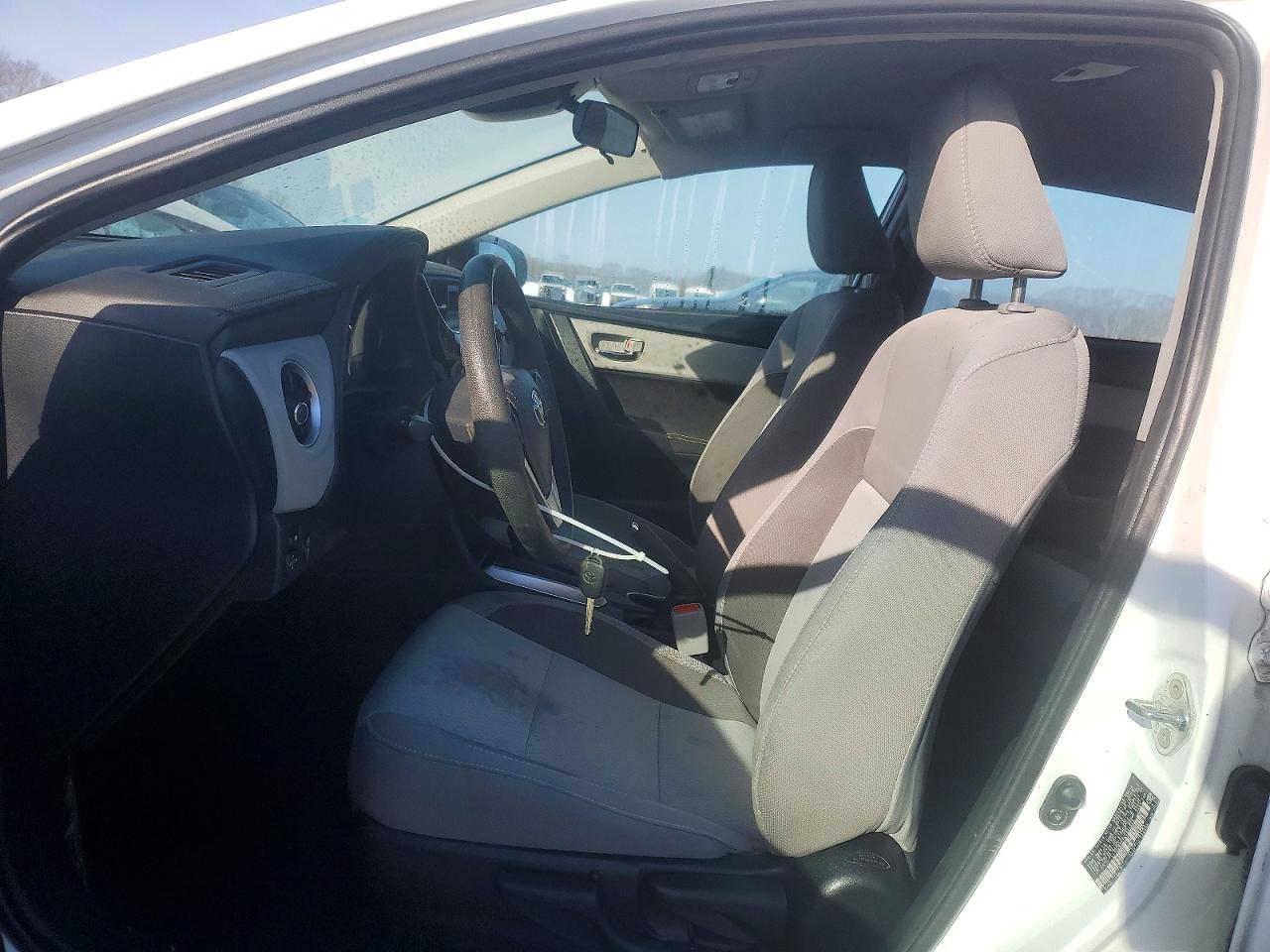 2019 TOYOTA COROLLA L photo 13