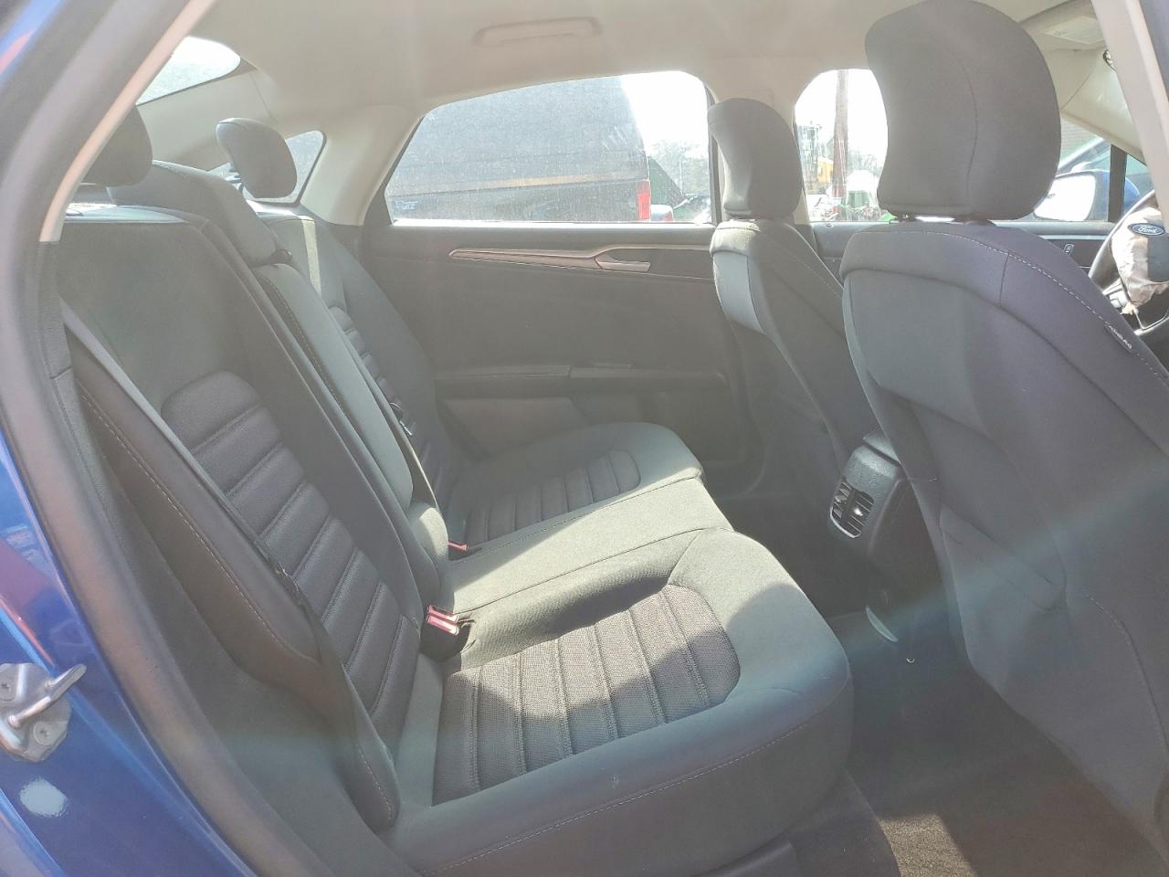 2017 FORD FUSION SE photo 28